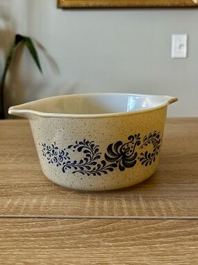 Vintage 1970s Pyrex Casserole Bowl Homestead Blue 473